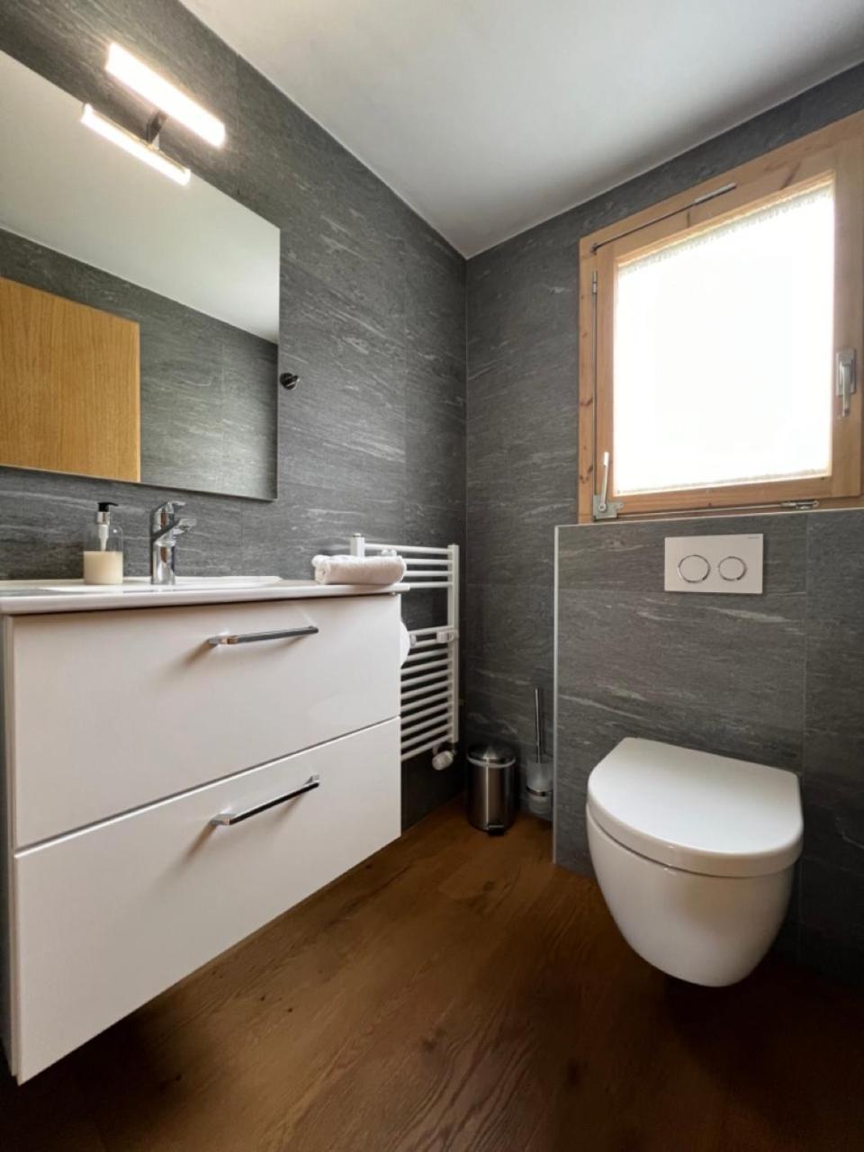 Beautiful Apartment With Stunning View Gsteig Room photo